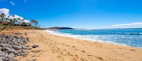 Una spiaggia nelle vicinanze