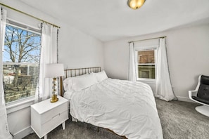 3 habitaciones, tabla de planchar con plancha, wifi y ropa de cama