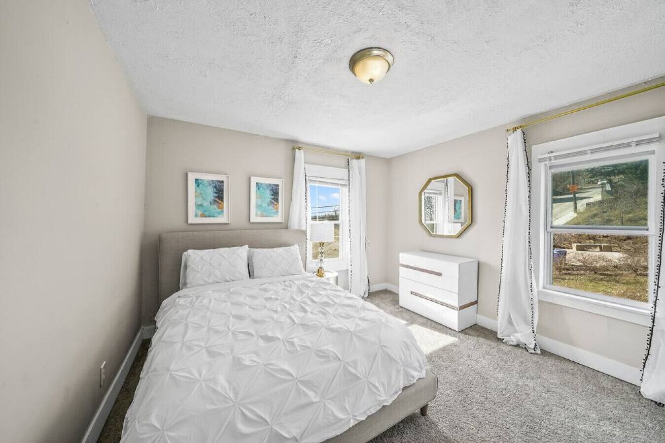 3 bedrooms, iron/ironing board, WiFi, bed sheets