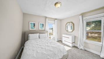 3 habitaciones, tabla de planchar con plancha, wifi y ropa de cama