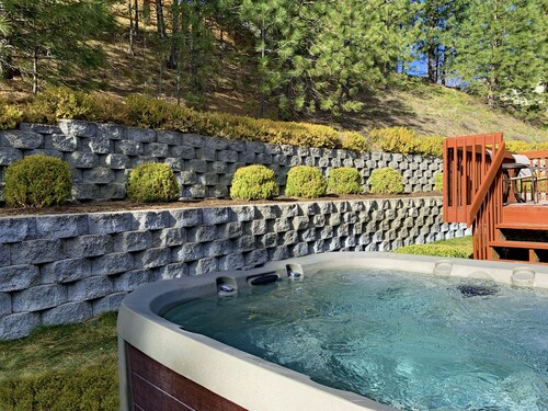 Blackhawk 5BD Home: Hot Tub, Arcade, near Whitworth & Green Bluff