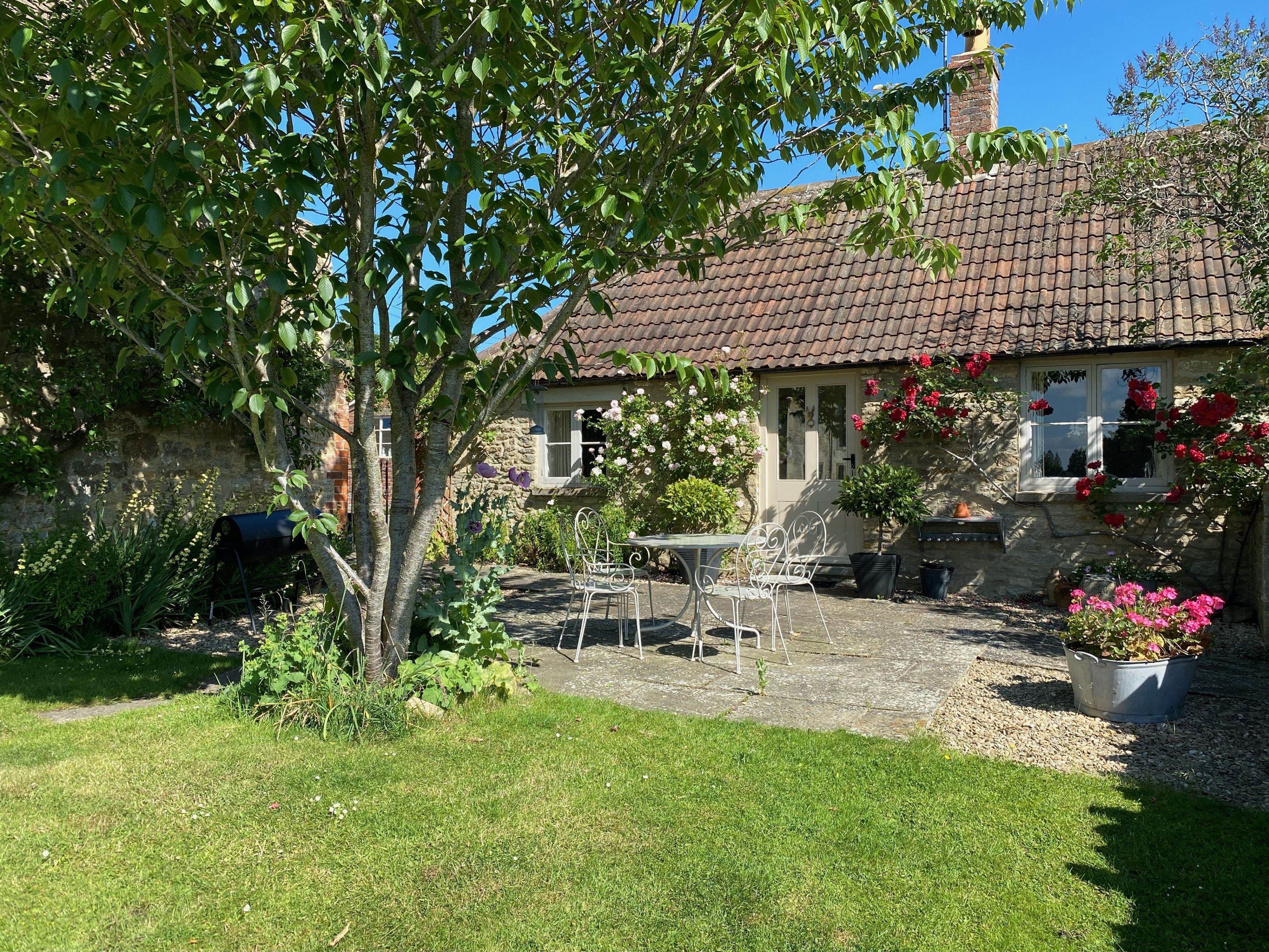 Dog friendly holiday home in the Cotswolds - Guinea Cottage