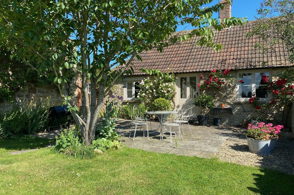 Dog friendly holiday home in the Cotswolds - Guinea Cottage