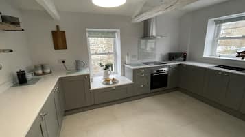 Micro-ondes, four, plaque de cuisson, grille-pain