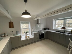 Microwave, oven, stovetop, toaster - Delightful cottage in Yorkshire Dales national park (Leyburn)