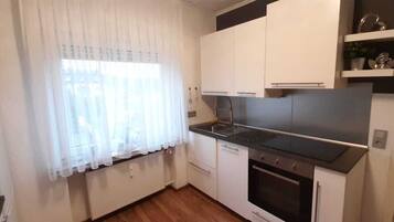 Kühlschrank, Ofen, Herdplatte, Geschirrspüler