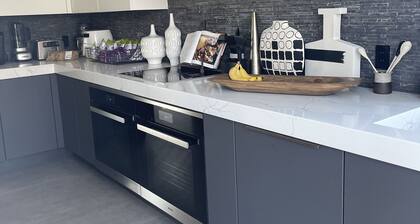 LUXURY MODERN HOME LOADED WITH ALL THE EXTRAS