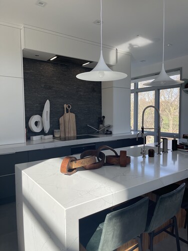 LUXURY MODERN HOME LOADED WITH ALL THE EXTRAS