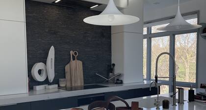 LUXURY MODERN HOME LOADED WITH ALL THE EXTRAS