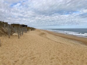 Beach nearby, sun loungers, beach towels