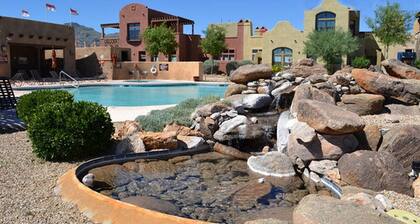 Charming 2BR-2.5BA Townhome- Access to Pool, Hot Tub & Gym