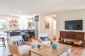 Interior - Fully Updated Home w/ Great Outdoor Space! (South Chatham)