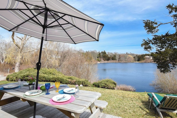 Outdoor dining - Dream Waterfront A-Frame in Orleans! (Orleans)