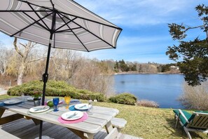 Outdoor dining - Dream Waterfront A-Frame in Orleans! (Orleans)