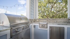 Property grounds - Blue Pelican Beachfront  Vacation Rental Home (Biloxi)