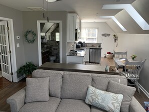Smart-TV, Kamin, DVD-Player, Arbeitsbereiche