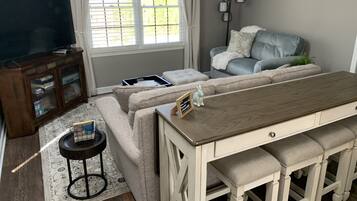 TV connectée, cheminée, lecteur de DVD, espaces bureaux