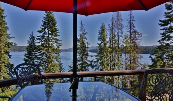 Outdoor dining - Amazing Lake views and Dock ACCESS (Harrison)