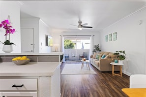 Smart TV, libri, impianto stereo