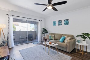 Smart TV, libri, impianto stereo