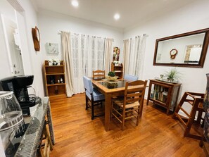 Fridge, microwave, oven, stovetop - Le Petit Maison (Miami)