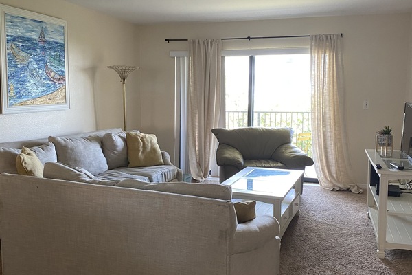 Living room, opening to deck