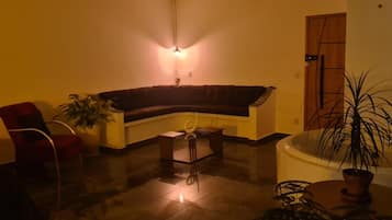 2 quartos, individualmente decorados, cortinas blackout