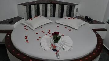 2 camere, con stile personalizzato, tende oscuranti, ferro/asse da stiro
