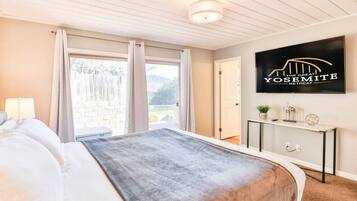 3 bedrooms, travel cot, WiFi, bed sheets