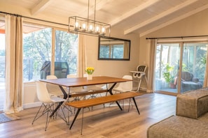 Interior - Pool, Hot Tub, Privacy, Newly Remodeled, Centrally Located! (Mariposa)