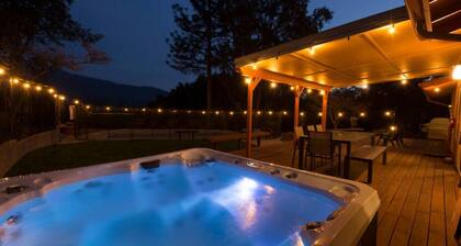 Pool, Hot Tub, Privacy, Newly Remodeled, Centrally Located!