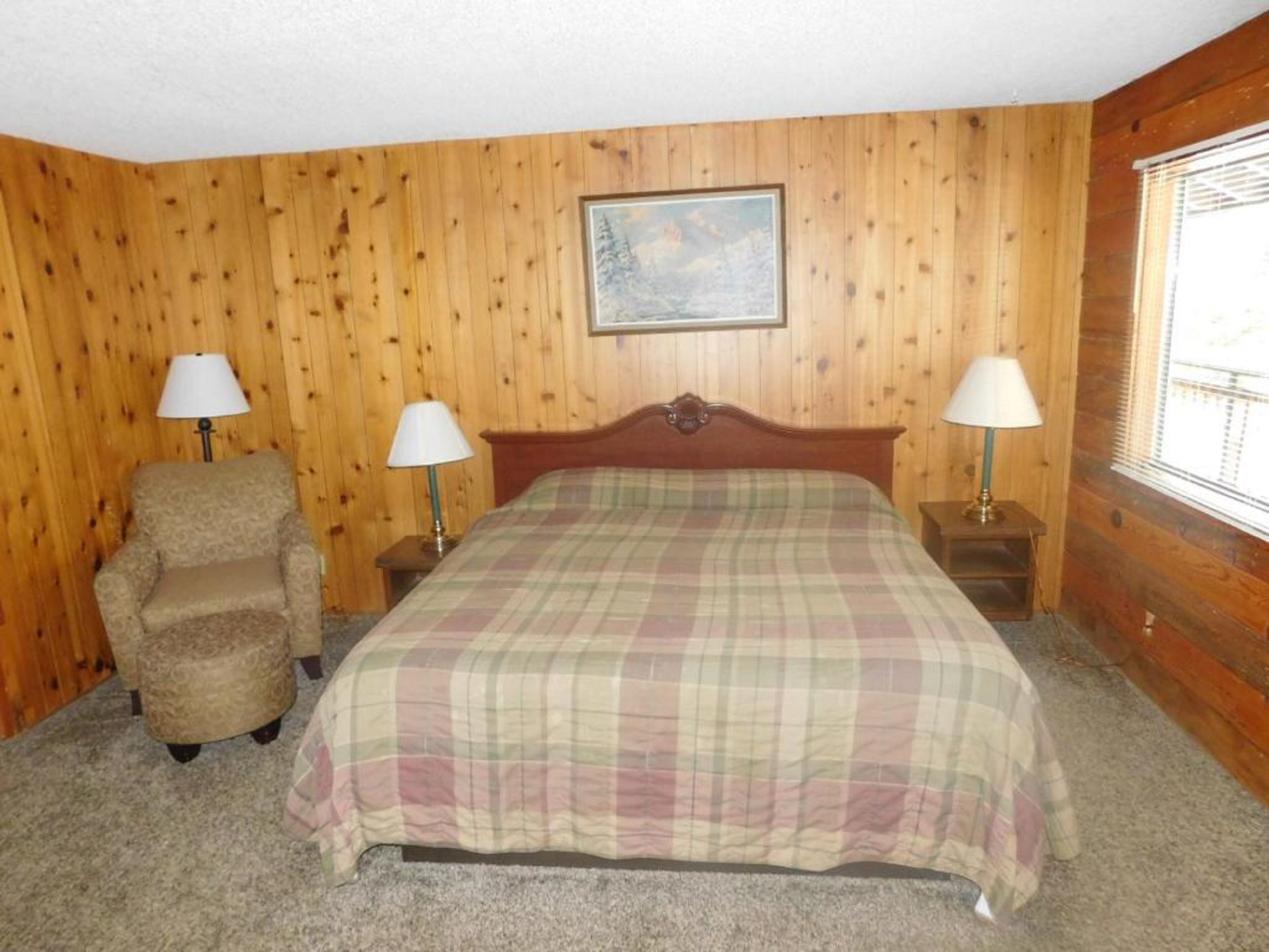 Double or Twin Room, 2 Queen Beds, Non Smoking, Mountain View