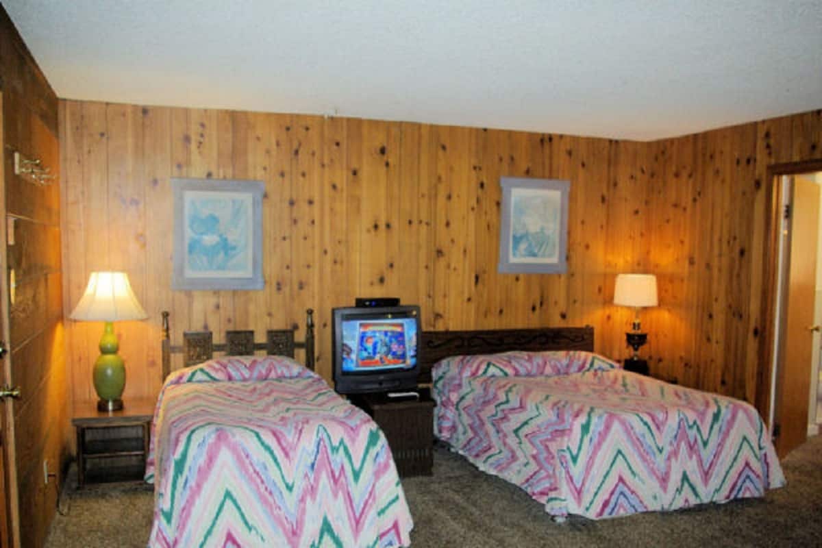Chambre Standard, non-fumeur, vue sur la montagne | Fer et planche à repasser, accès au Wi-Fi (inclus)
