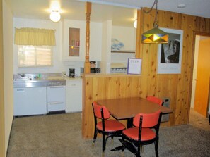 Comfort-huone, tupakointi kielletty, vuoristonäköala | Yksityinen keittiö