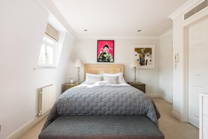 4 bedrooms, iron/ironing board, WiFi, bed sheets - Prince Luxe – 4 Bedroom House in Chelsea (London)