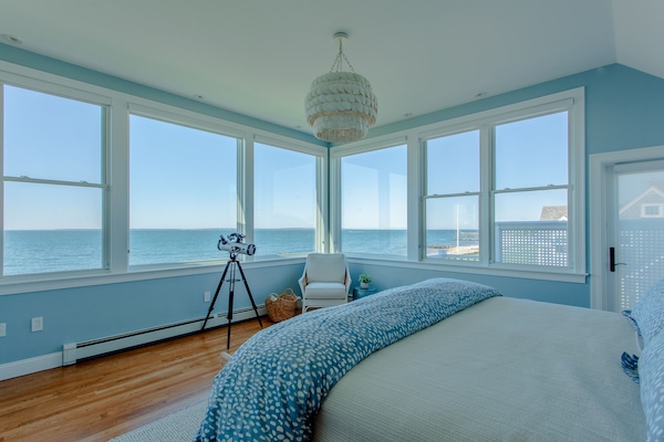 5 quartos, escrivaninha, ferros/tábuas de passar roupa, berço de viagem