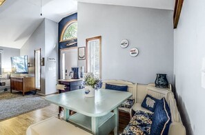 Interior - Rhapsody in Blue Beach Cottage in Ocean Pines OC MD w/ Beach Club Parking Pass (Ocean Pines)