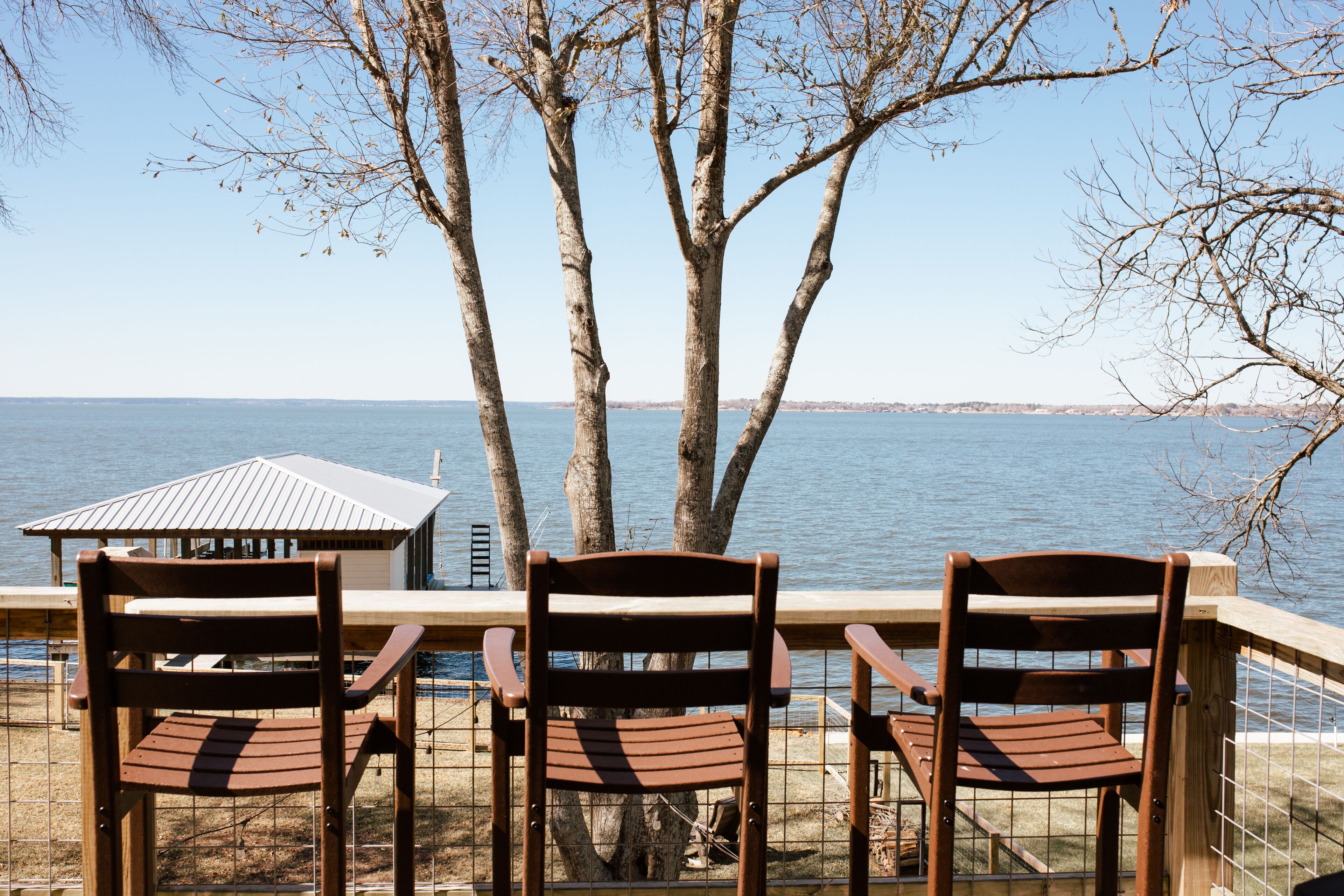 Lakefront property on Lake Livingston sleeps 12