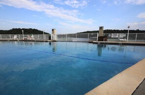 Piscina interna, piscina externa