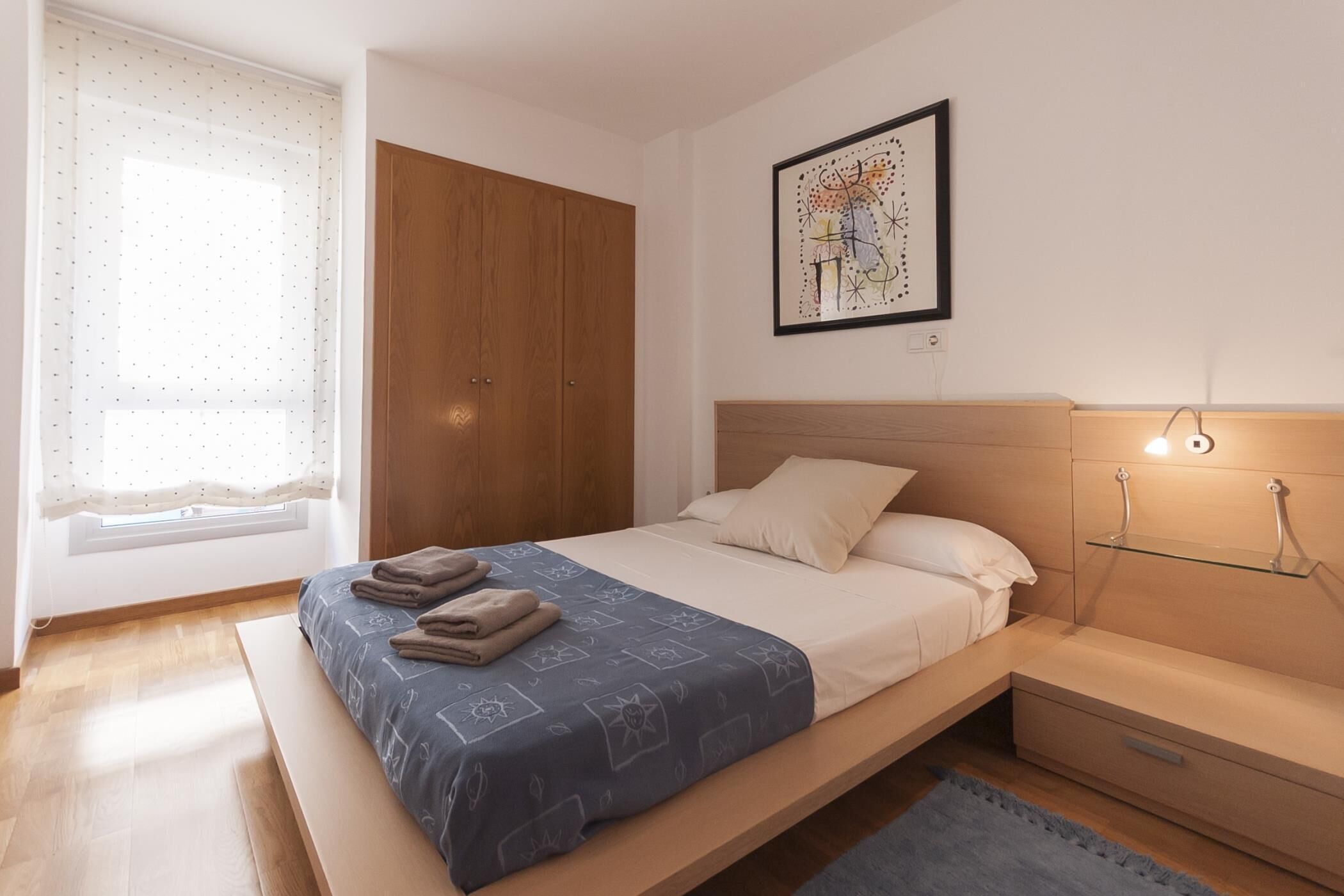 3 slaapkamers, een strijkplank/strijkijzer, internet, beddengoed