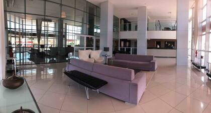 Studio Business West Flat