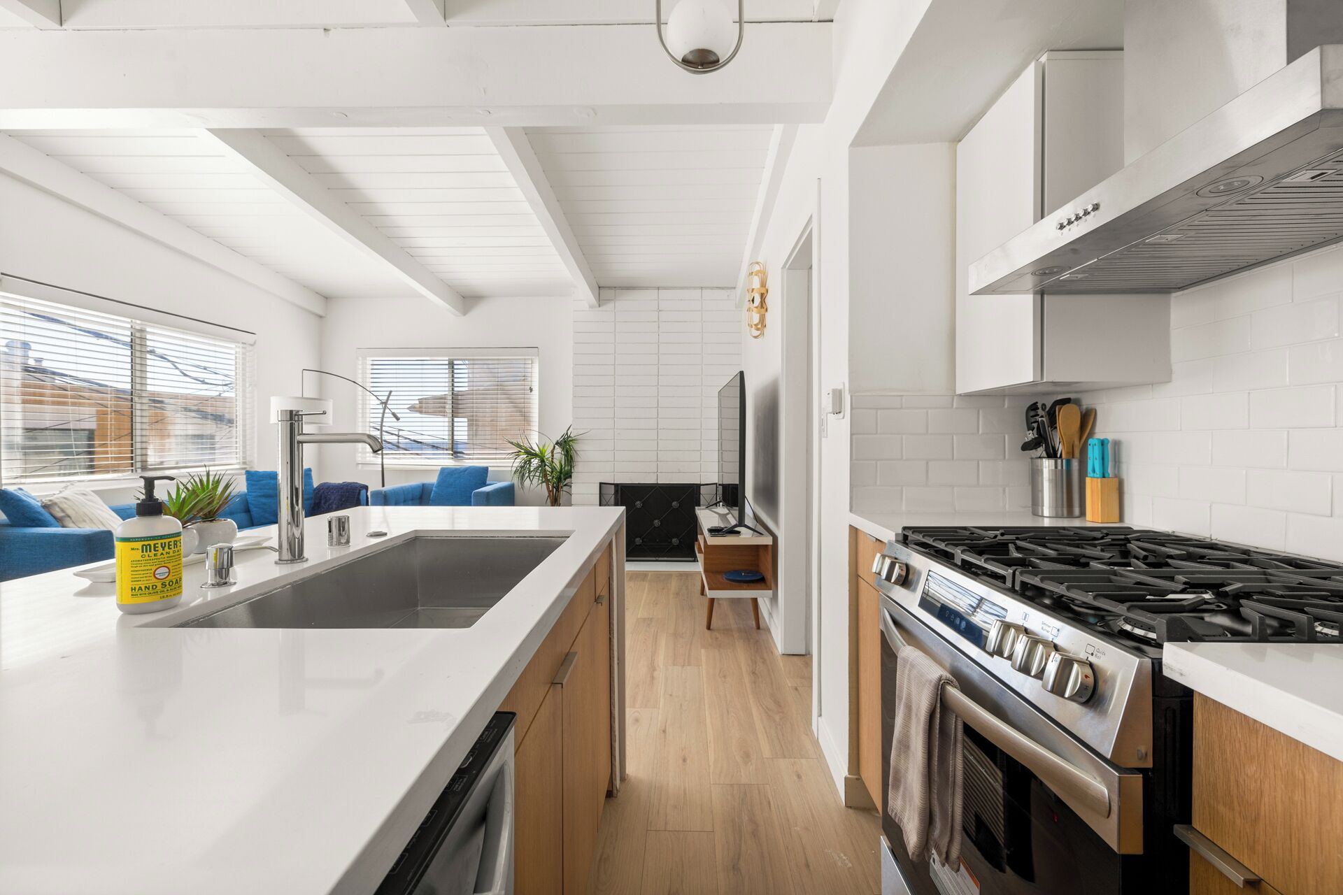 冰箱、微波炉、烤箱、炉灶