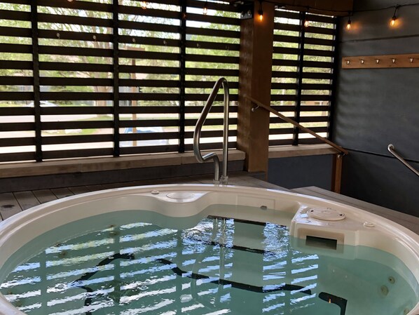 Indoor spa tub