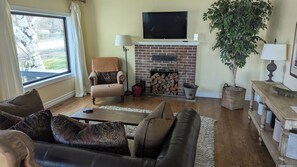 Smart TV, computer monitors