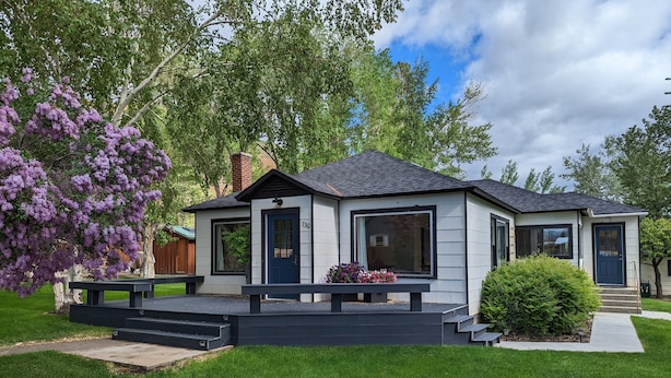 A modern single-story house with a front porch, a small garden, and a well-maintained lawn. - Garden Creek Retreat - Remodeled Home with Luxury Furnishings (Challis)