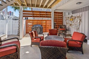 Terrace/patio - Elegant beach home w/private pool & elevator - short walk to beach - perfect family rental (North Myrtle Beach)