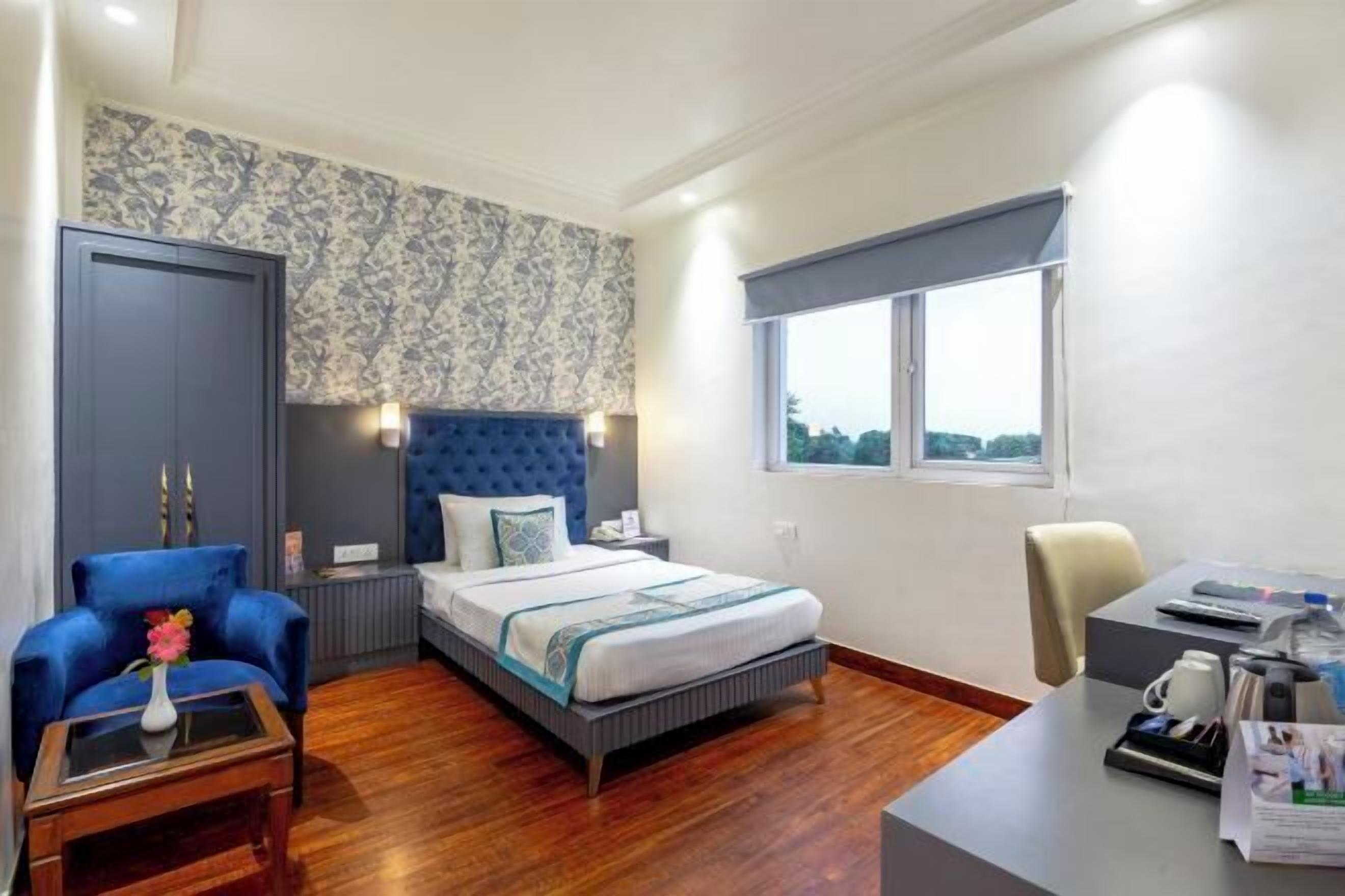 Egyptian cotton sheets, premium bedding, minibar, in-room safe