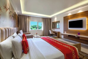 Junior Suite | Draps en coton égyptien, literie de qualité, minibar, coffre-fort