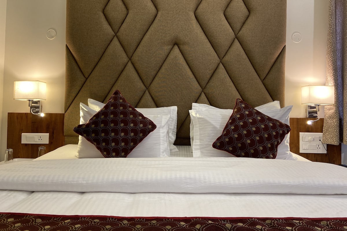 Suite superior | Ropa de cama de alta calidad, edredón, camas con pillow-top y minibar 