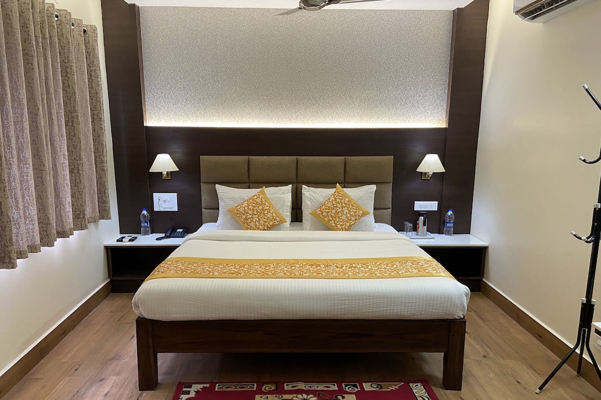 Suite ejecutiva | Ropa de cama de alta calidad, edredón, camas con pillow-top y minibar 